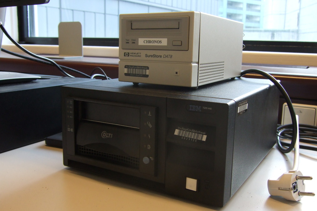 DLT-IV (bottom) and DDS-2 (top) tape drives